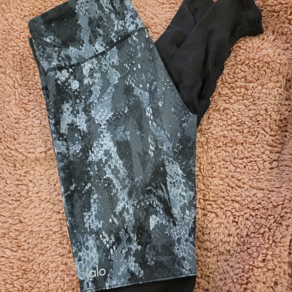 Alo Goddess Black Python Leggings Small